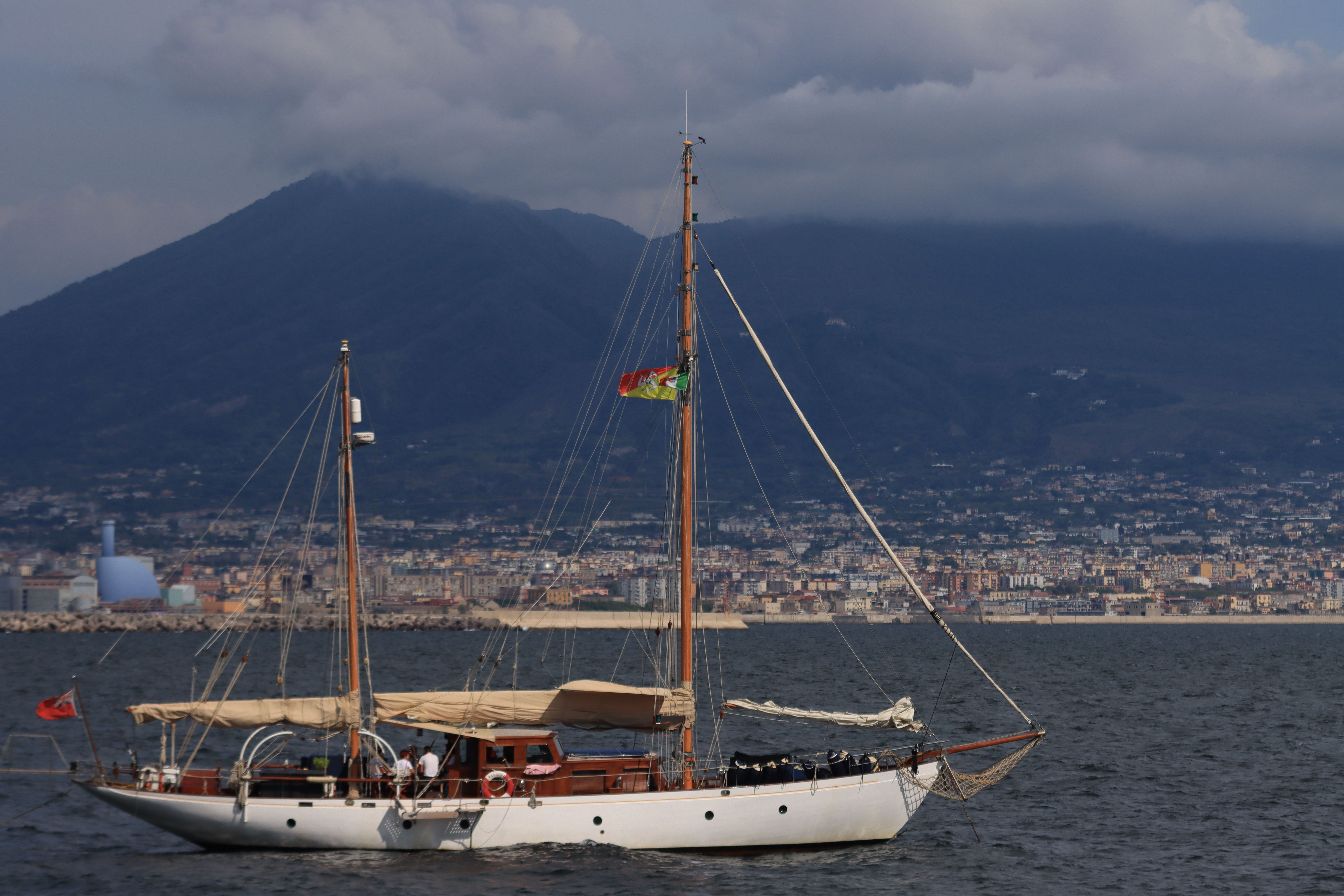 Charter settimanale Eolie — Milazzo