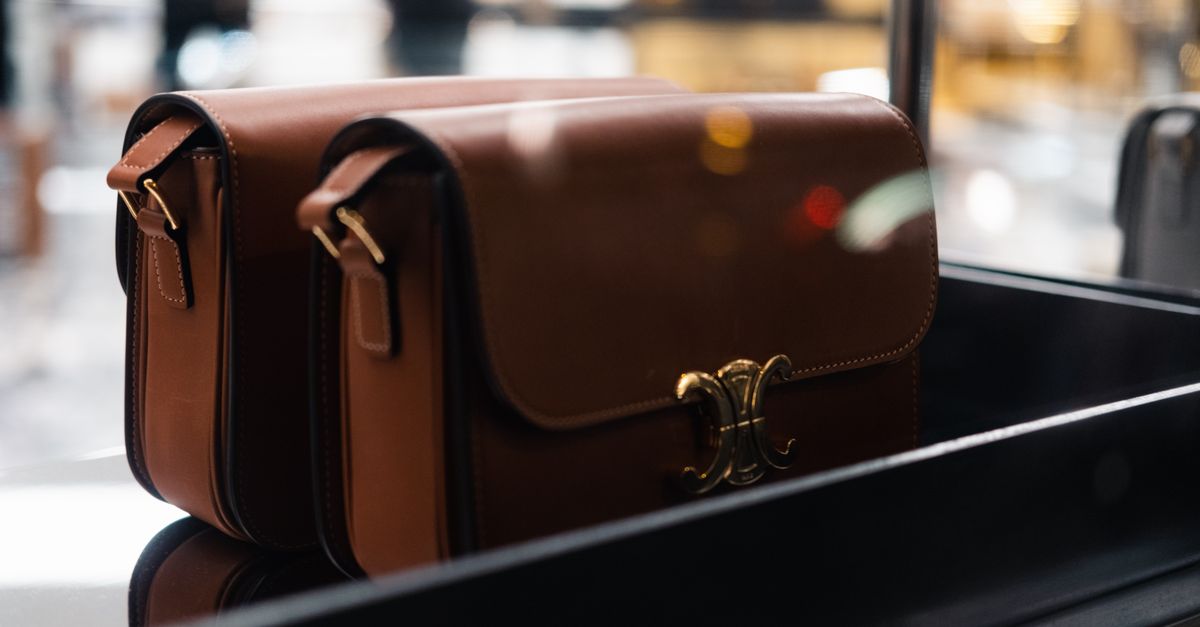 Pochette in Pelle Saffiano — Maglificio Biella Cashmere