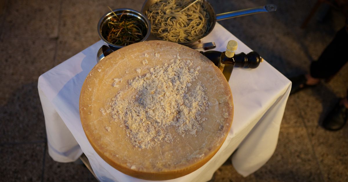 Parmigiano Reggiano DOP 36 mesi — Caseificio Val d'Orcia