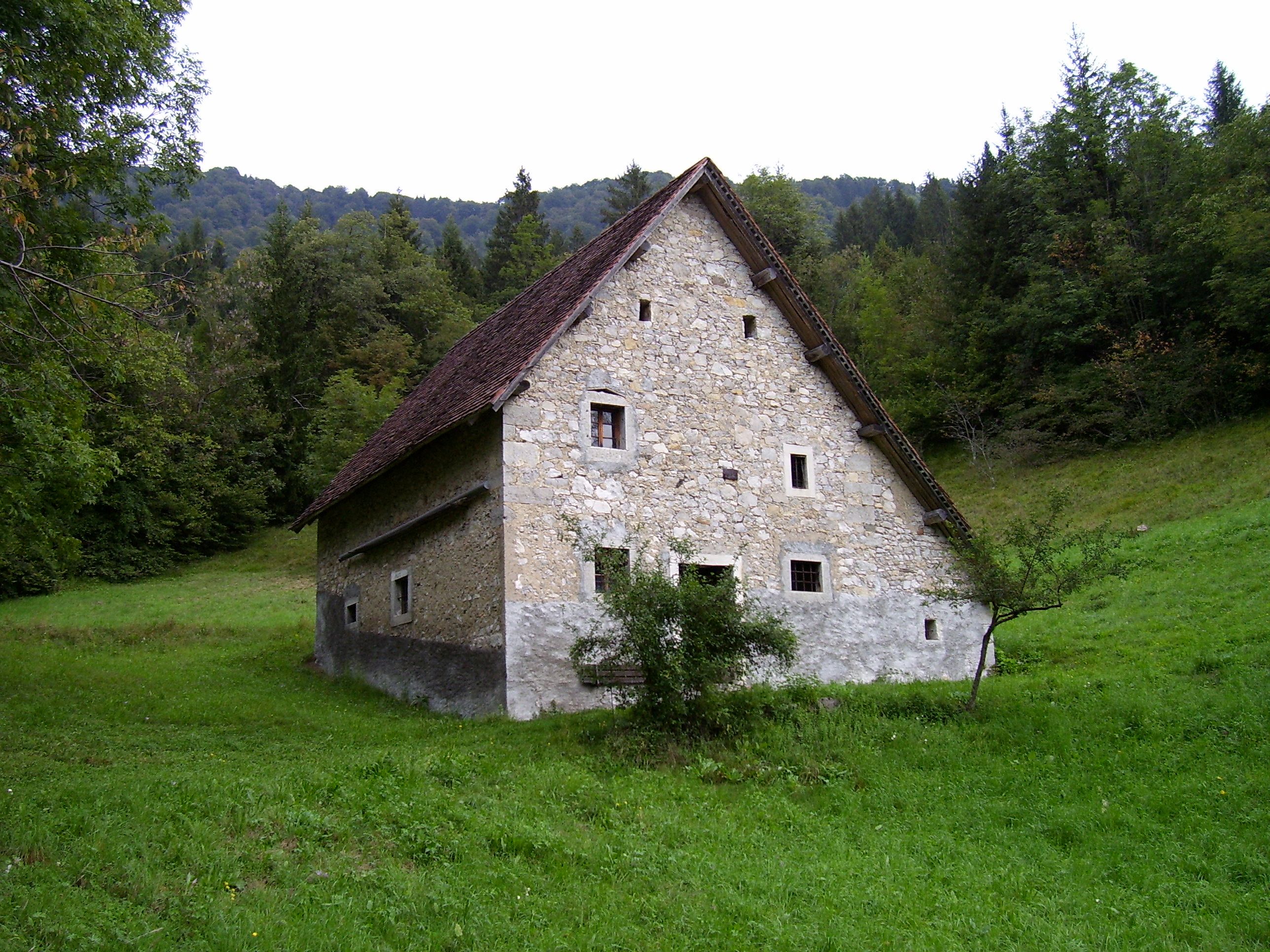 Trullo con terreno — Scanno
