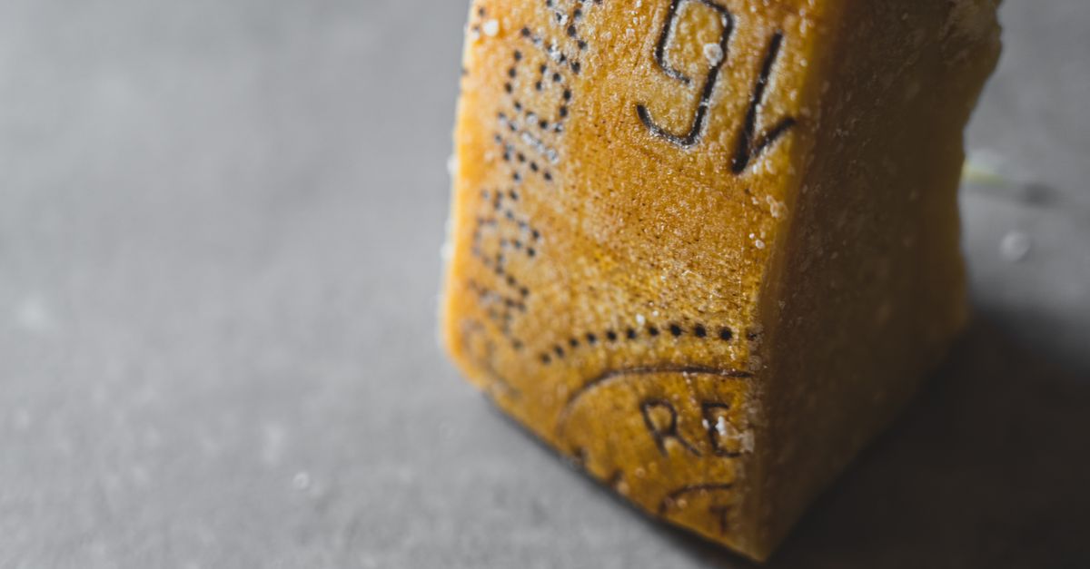 Grana Padano DOP Riserva 20 mesi — Caseificio Val d'Orcia