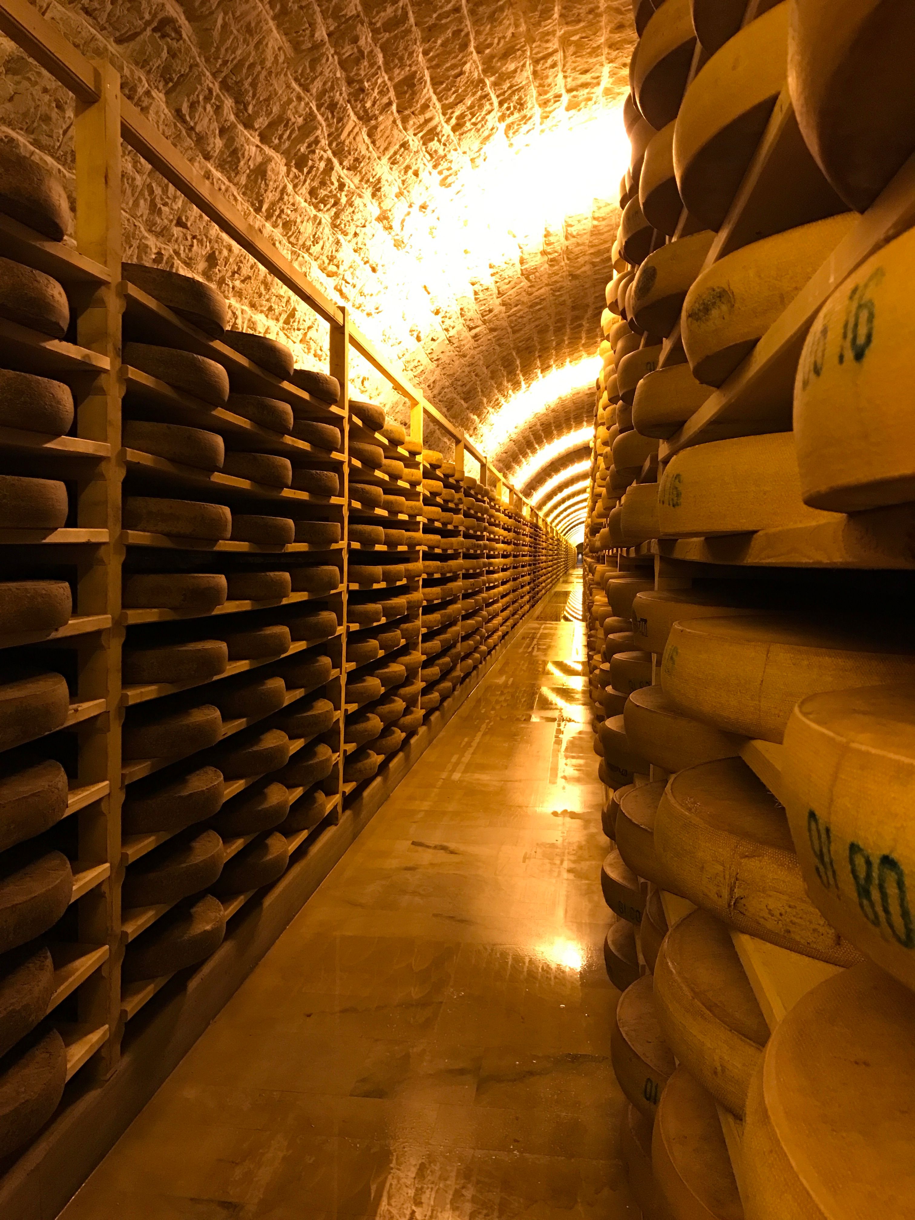 Caciocavallo Podolico di grotta — 2